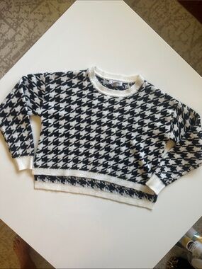William Rast Black & White Houndstooth Cropped Sweater